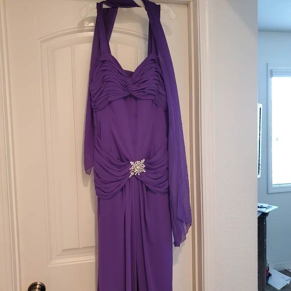Gown dress - Picture 3 of 4
